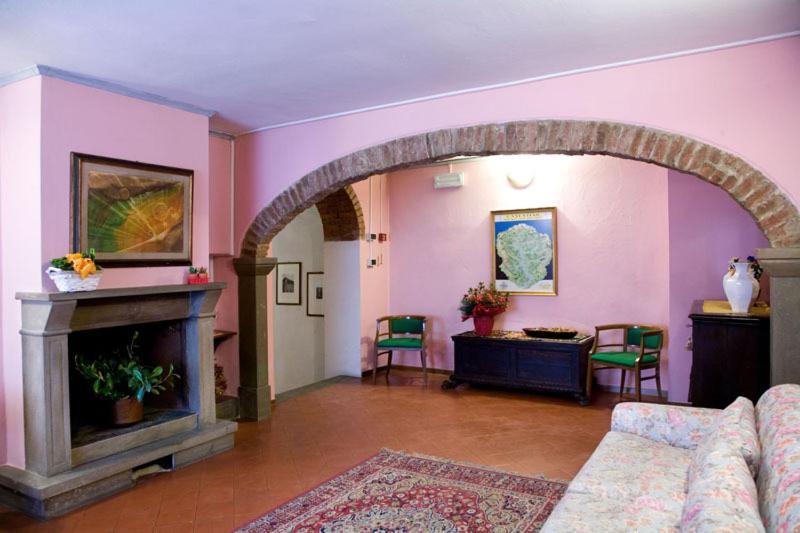 Hotel Borgo Antico ビッビエーナ エクステリア 写真