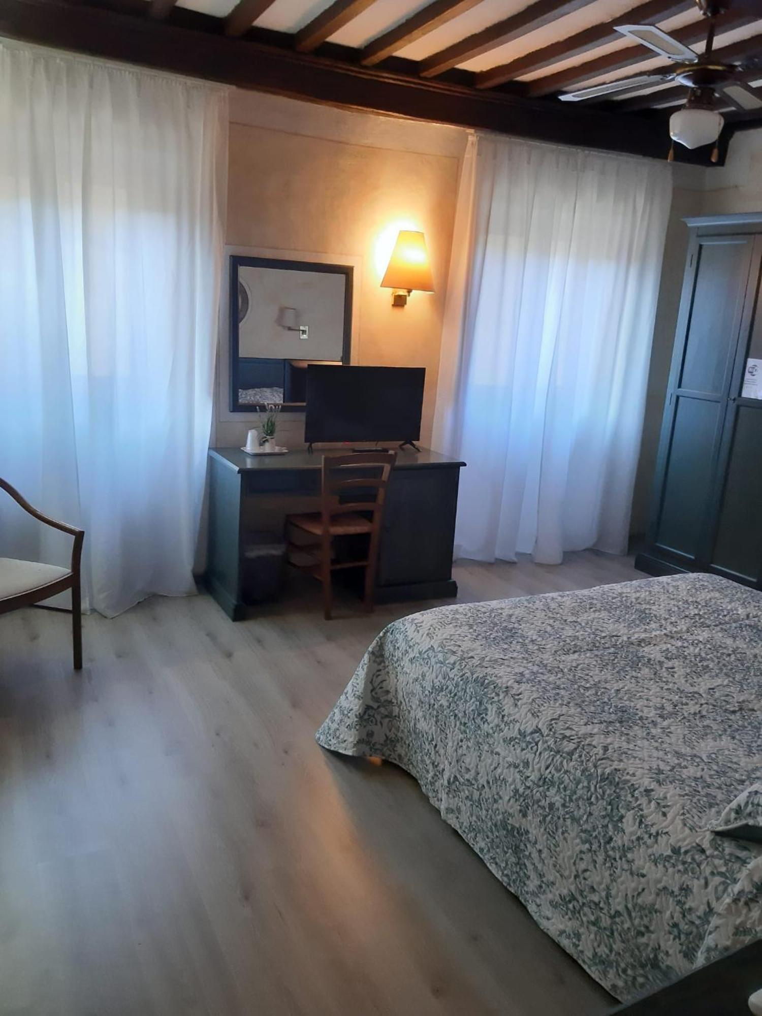 Hotel Borgo Antico ビッビエーナ エクステリア 写真